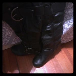 Black union bay boots